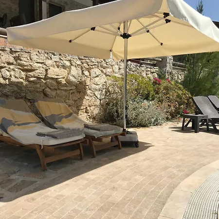 Apartment Rustic Modern Patio With Shared Pool