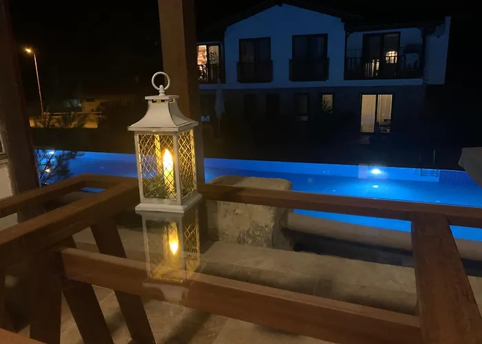 Rustic Modern Patio With Shared Pool Apartment *