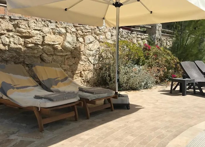 Apartment Rustic Modern Patio With Shared Pool